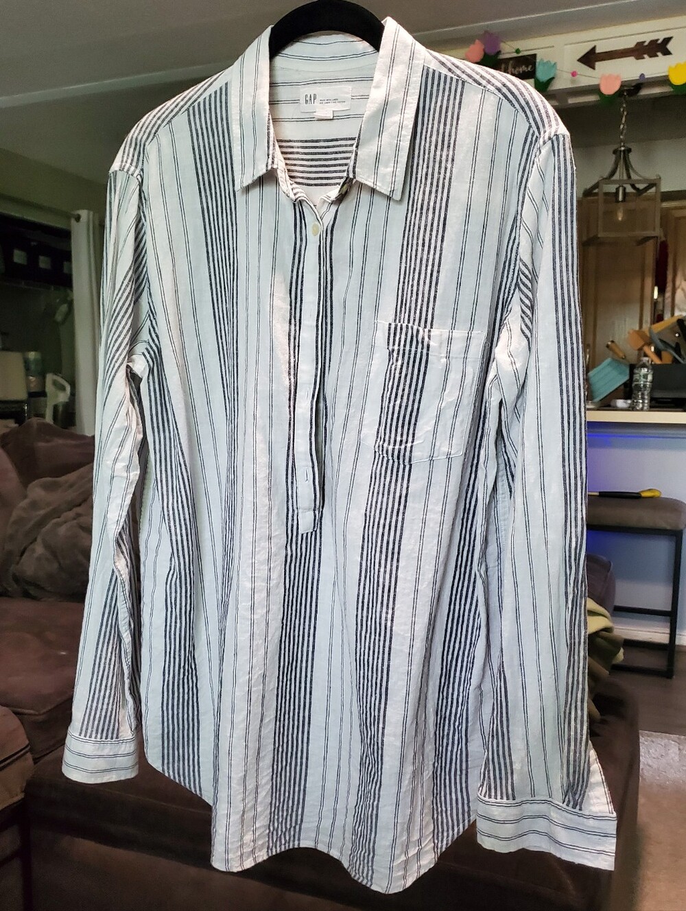 GAP WOMEN'S LINEN TUNIC SHIRT - WILL BE DONATING AT THE END OF THE MONTH